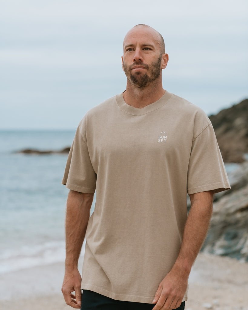 Sunset Surf Men's Heavyweight T-Shirt – Faded Sand