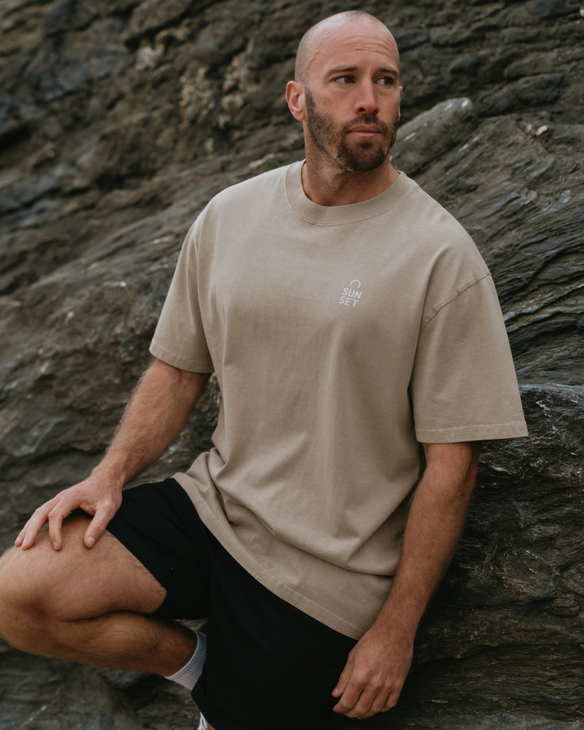 Sunset Surf Men's Heavyweight T-Shirt – Faded Sand