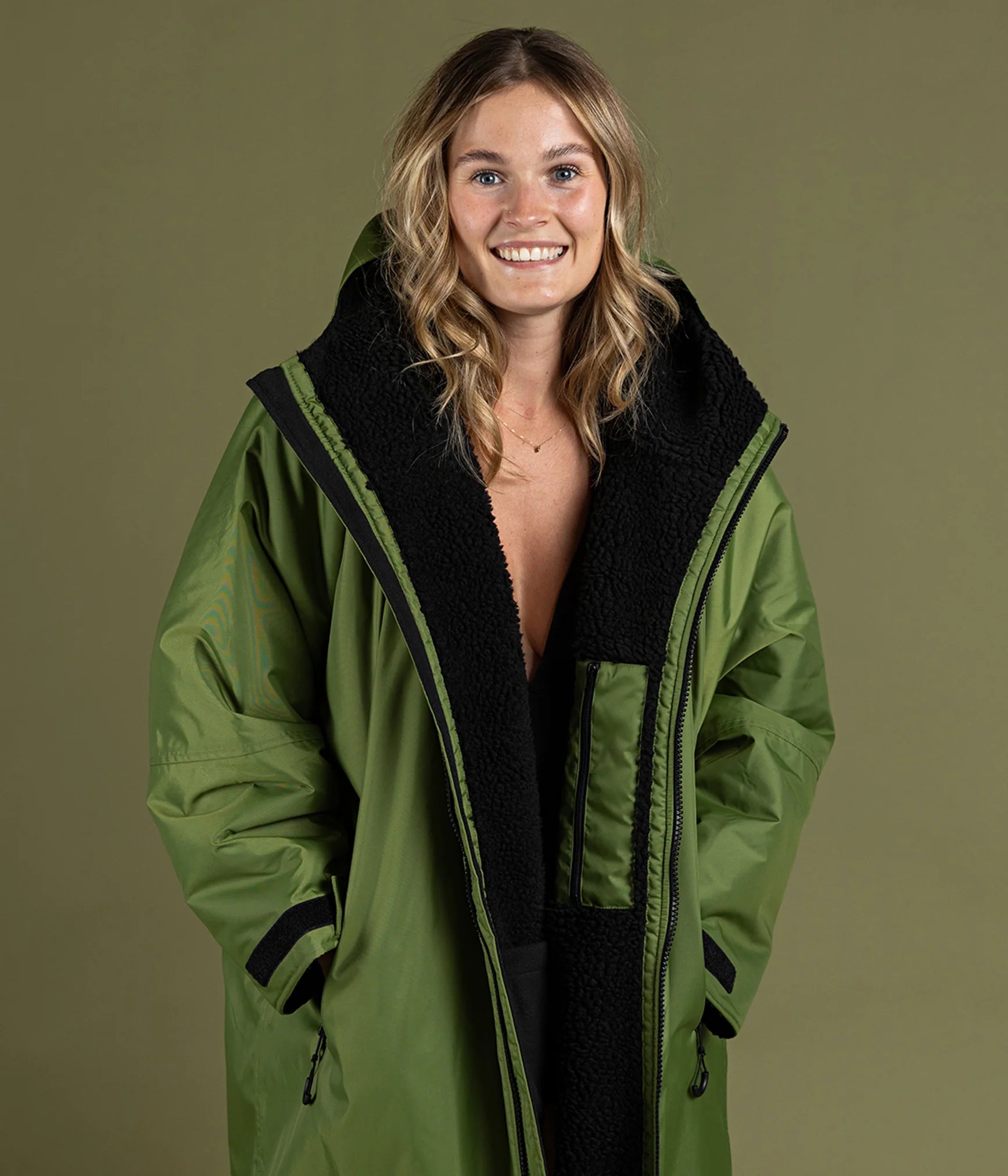 Dryrobe Advance Long Sleeve Change Coat - Dark Green & Black